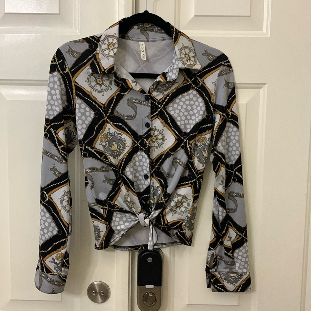 Sexy Long sleeve shirt with tie in the front Sz: S